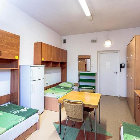 Dizzy Daisy Hostel วรอตซวาฟ ภายนอก รูปภาพ
