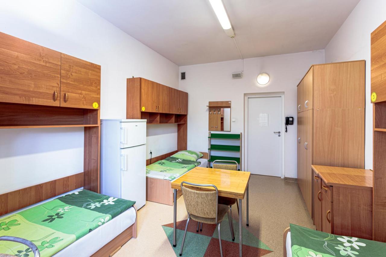 Dizzy Daisy Hostel วรอตซวาฟ ภายนอก รูปภาพ
