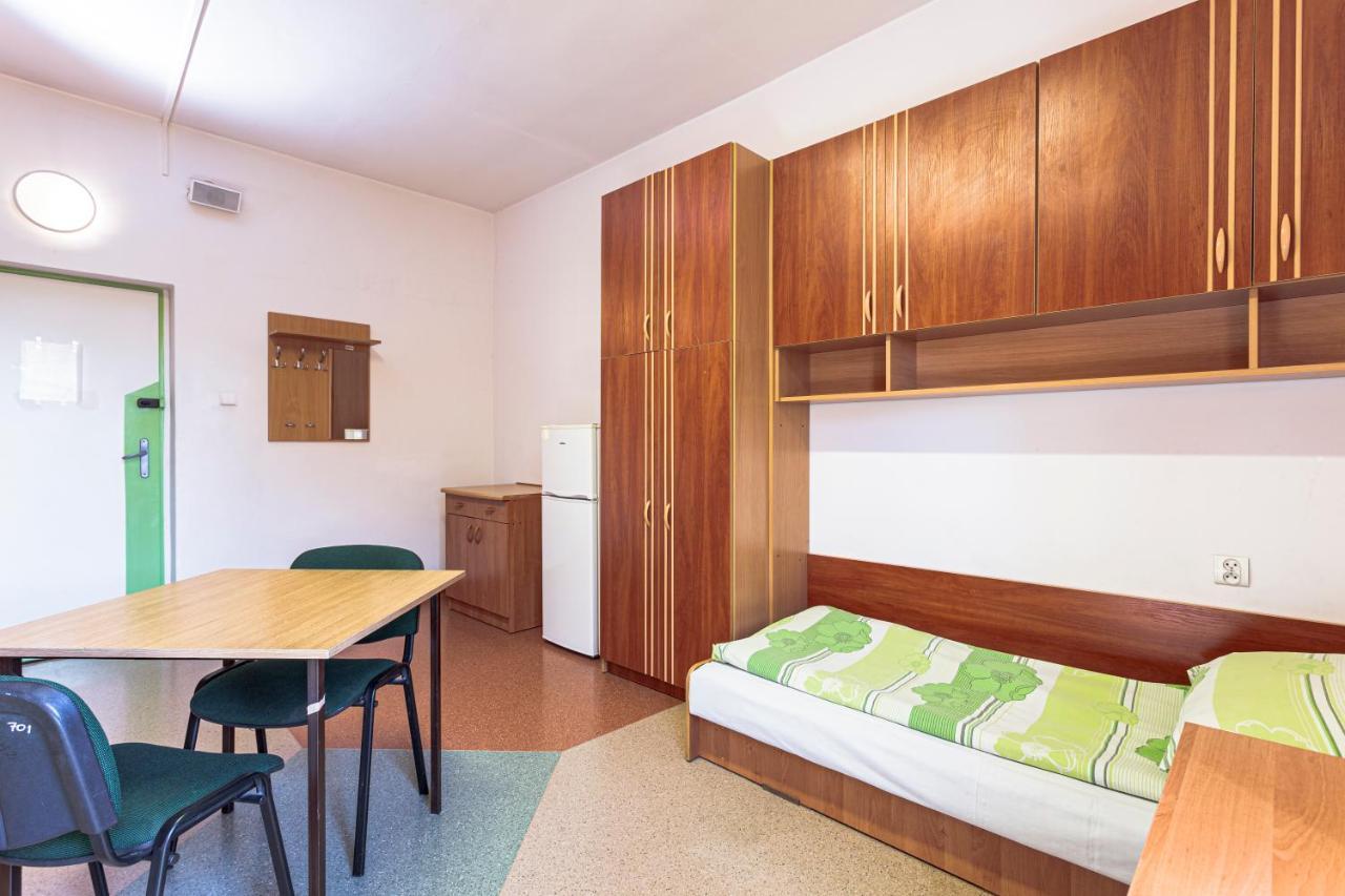 Dizzy Daisy Hostel วรอตซวาฟ ภายนอก รูปภาพ