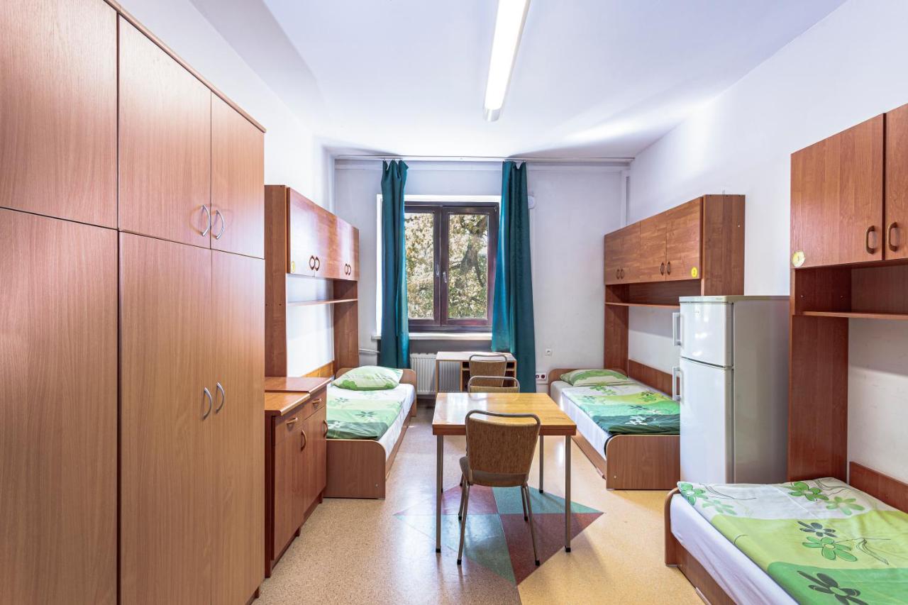 Dizzy Daisy Hostel วรอตซวาฟ ภายนอก รูปภาพ
