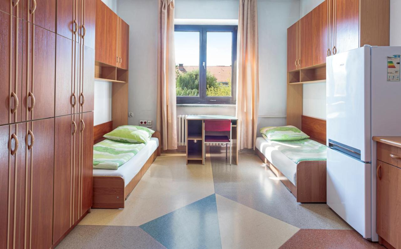 Dizzy Daisy Hostel วรอตซวาฟ ภายนอก รูปภาพ
